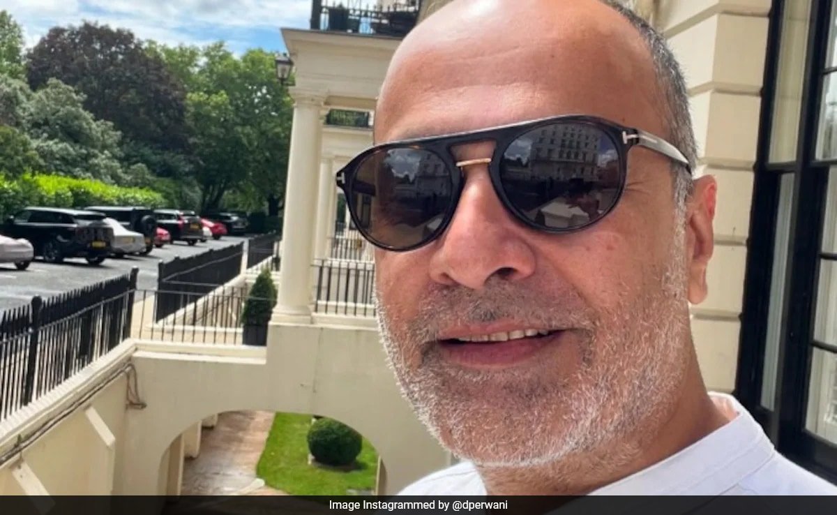 Pakistanis Slam Designer Deepak Perwani For Saying “Indians Have It Better”