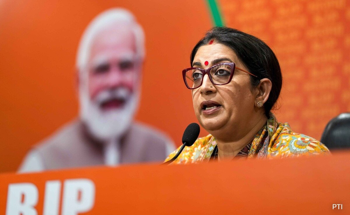 AAP विधायकों ने बांग्लादेशी घुसपैठियों के फर्जी आधार कार्ड और दस्तावेज बनवाए : स्मृति ईरानी का बड़ा आरोप