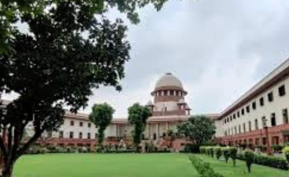 सुप्रीम कोर्ट का आदेश: दिल्ली-NCR में सभी वाहनों पर अनिवार्य होगा ईंधन स्टीकर