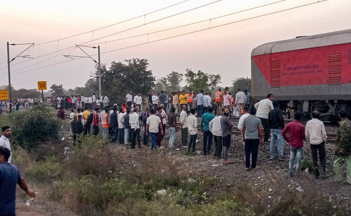 जलगांव ट्रेन हादसा : बच सकती थी 13 लोगों की जान? क्या घुमावदार पटरियों बनीं हादसे की वजह