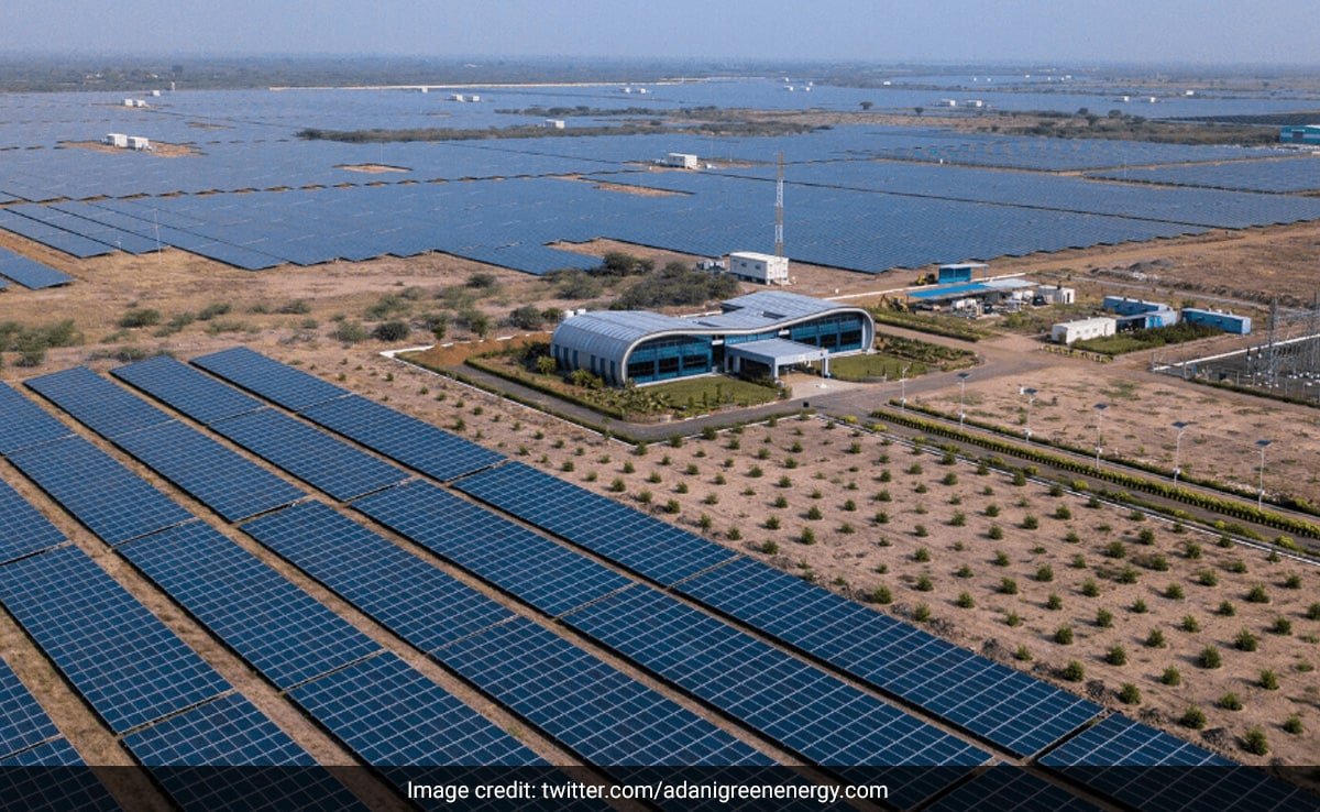 अदाणी ग्रीन एनर्जी के मुनाफे में जोरदार इजाफा, सालाना आधार पर 85% बढ़कर ₹474 करोड़ पर पहुंचा