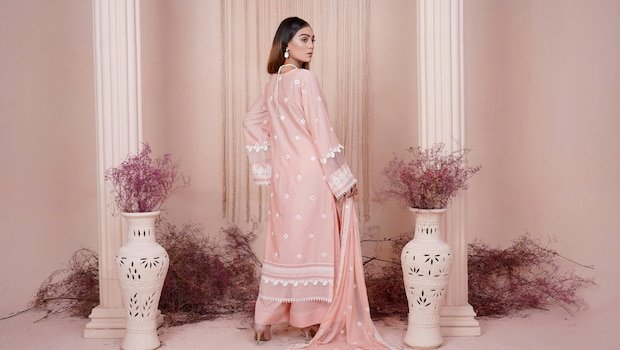 Myntra पर फैशन का धमाका! स्टाइलिश कुर्तियों से लेकर खूबसूरत कुर्ता सेट पर शानदार सेल का लें आनंद
