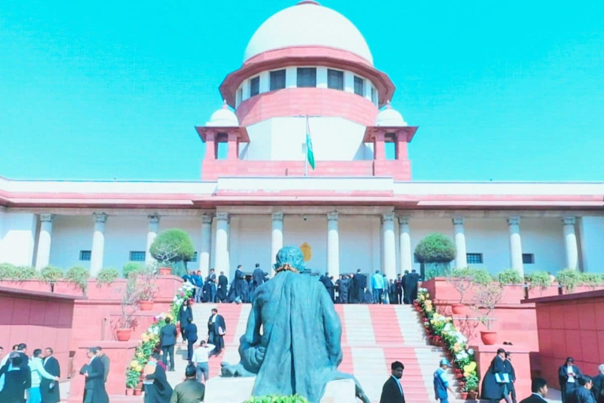 SC में जमा था पासपोर्ट, फिर भी US चला गया NRI, कोर्ट ने केंद्र से कहा- पता करिए किसने भगाया