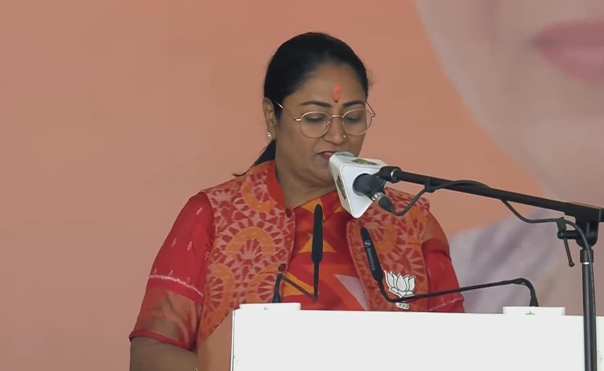 चेहरे पर मंद-मंद मुस्कान, सादगी-सौम्य और सरल है स्वभाव, मिलिए दिल्ली की नई मुख्यमंत्री रेखा गुप्ता से