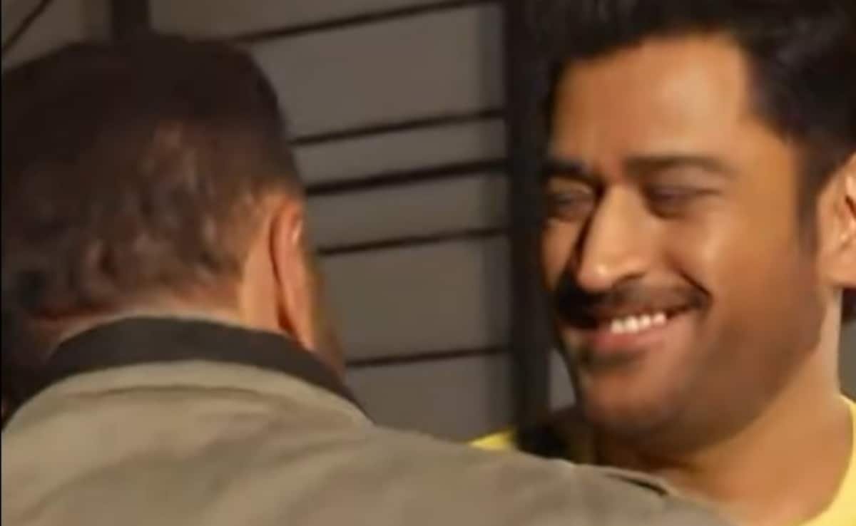 जाट एक्टर सनी देओल शूटिंग छोड़ धोनी के साथ देख रहे मैच, पीली जर्सी में दिखे माही