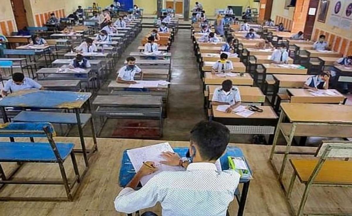 CBSE Board Exam 2025: सीबीएसई कक्षा 10वीं बोर्ड परीक्षा पास करने के लिए इतने अंक जरूरी, ग्रेडिंग सिस्टम देखें