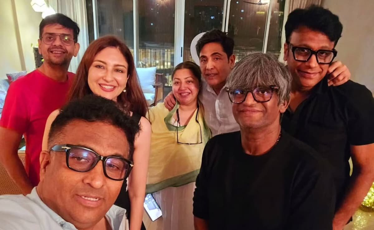 भाभी जी घर पर हैं के लेखक मनोज संतोषी अस्पताल में भर्ती, कविता कौशिक ने पोस्ट शेयर कर कहा – दुआ करें
