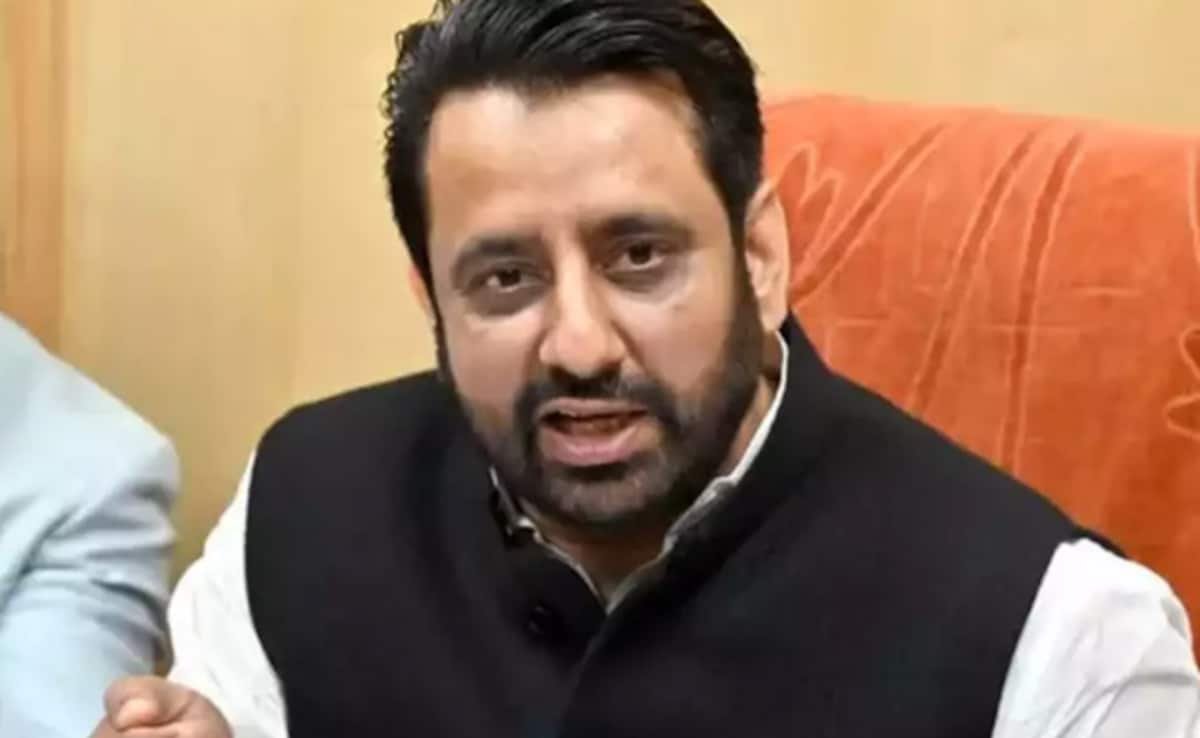 AAP विधायक अमानतुल्लाह खान की बढ़ी मुश्किलें, छापे मार रही पुलिस, कभी भी हो सकती है गिरफ्तारी