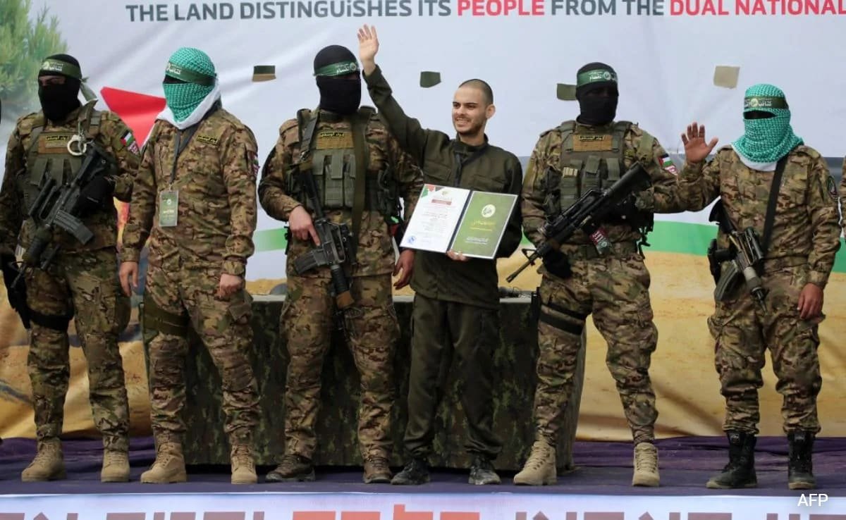 “Humiliating Ceremonies”: Netanyahu Delays Palestinian Prisoners’ Release