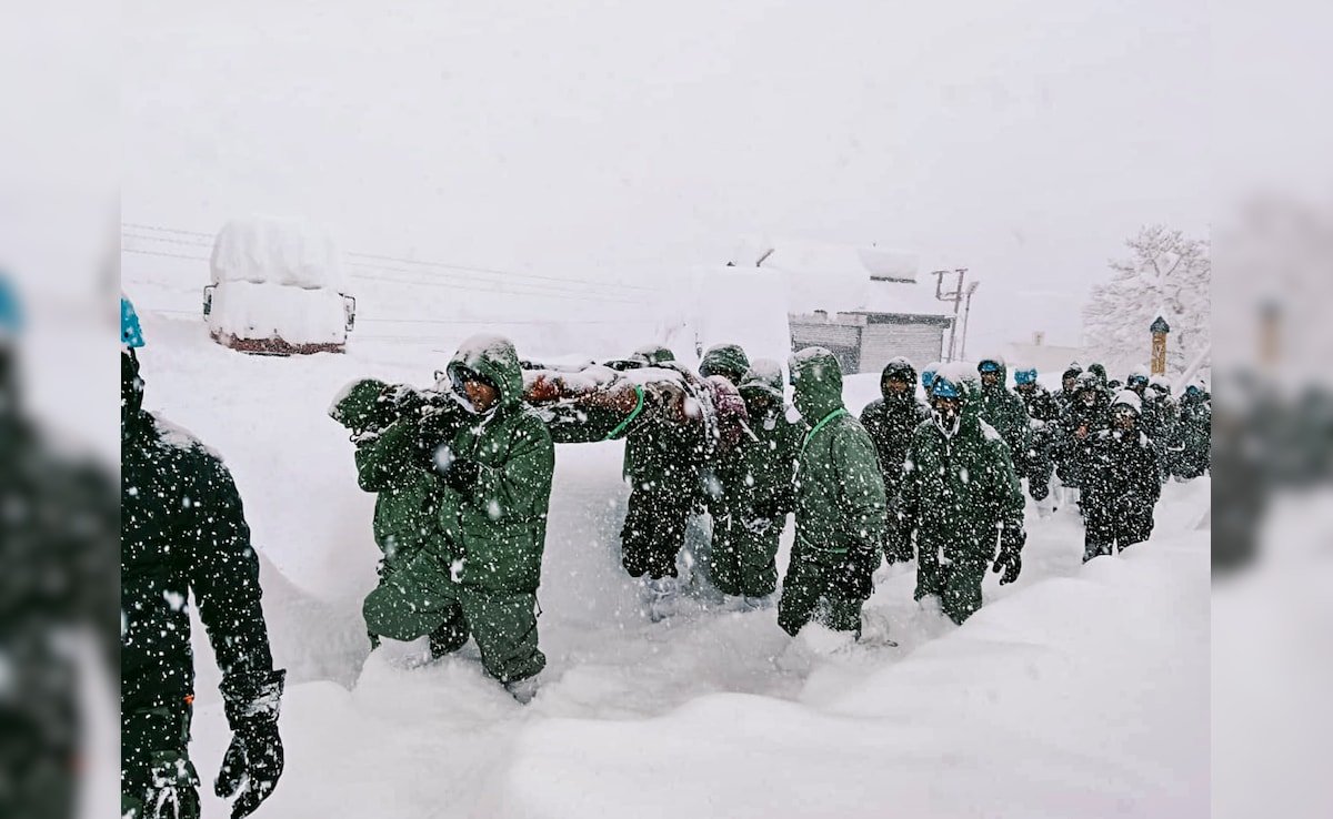 Mana Avalanche: उत्तराखंड में भारी बर्फबारी, माणा एवलांच के रेस्क्यू में आ रहीं दिक्कतें; IMD का रेड अलर्ट जारी
