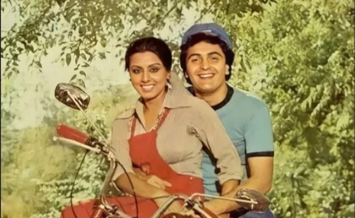 खूबसूरती में मामी आलिया से जरा भी कम नहीं हैं ऋषि कपूर और नीतू की नातिन, मामा आदर जैन की शादी में समारा साहनी ने पहनी साड़ी तो लोगों ने कहा -अप्सरा