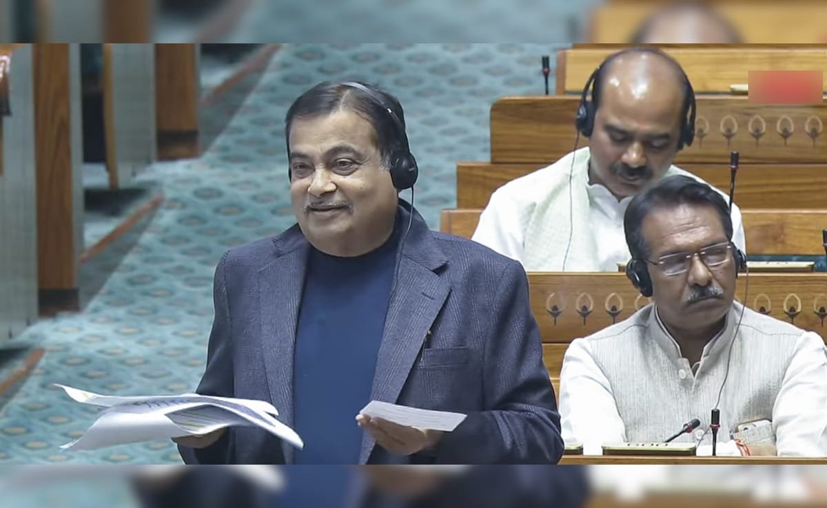 गड्ढे भरने से लेकर ब्लैक स्पॉट तक… नितिन गडकरी ने बताया सड़क हादसों को रोकने के लिए क्या कुछ किया गया