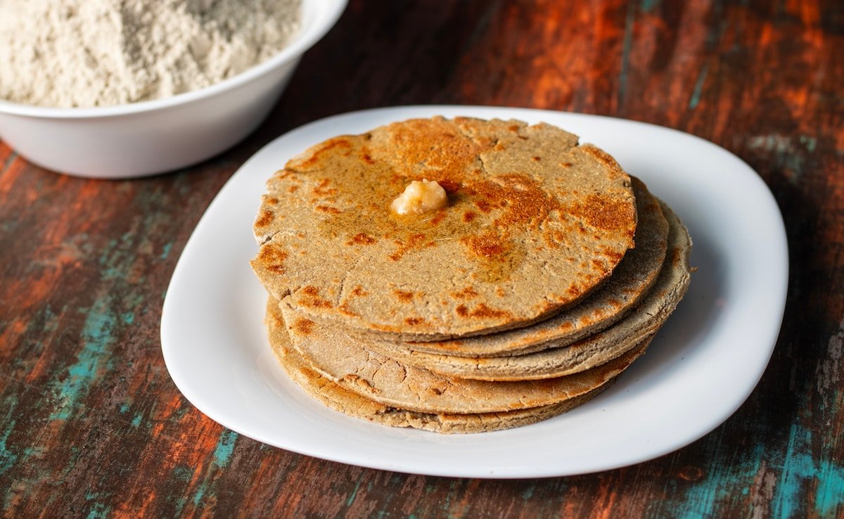 Uric Acid को करना है कंट्रोल तो आटा गूंथते वक्त मिला दें उसमें ये सफेद चीज, फिर देखें कमाल, कंट्रोल में रहेगा यूरिक एसिड
