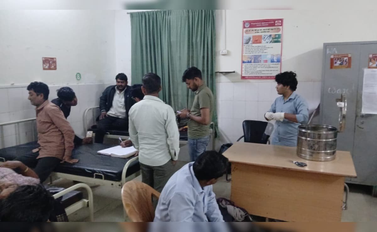 लखनऊ एक्सप्रेस-वे में ट्रक को बस ने मारी टक्कर, चार यात्रियों की मौत