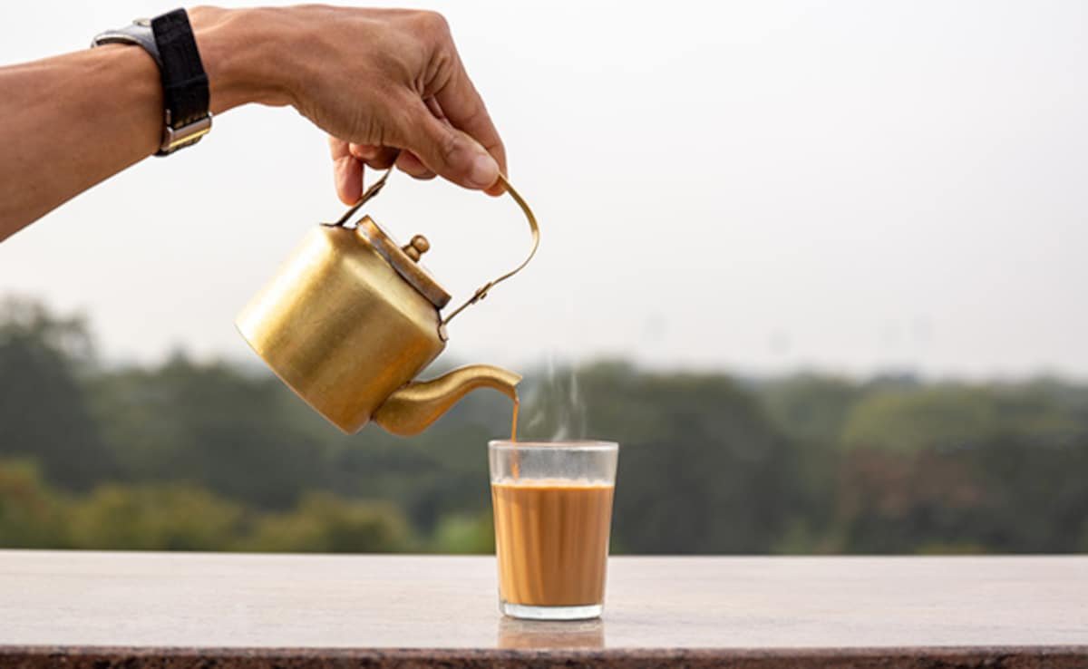 दूध की चाय बनाती है गैस? तो ऐसे बनाएं जादुई अदरक की रिफ्रेशिंग ड्रिंक, छोड़ दें मिल्क टी!